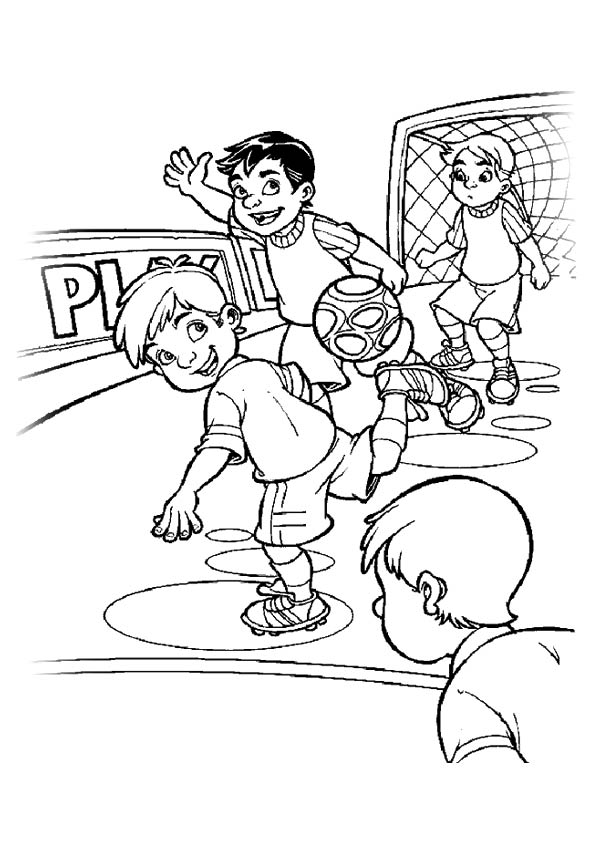 Desenho deJogo de Futebol Em Andamento para colorir